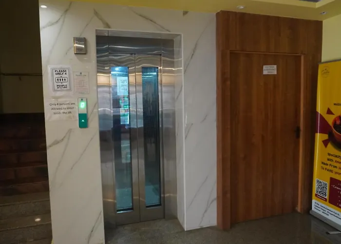 The Dolphin Park Hotel, Virugambakkam